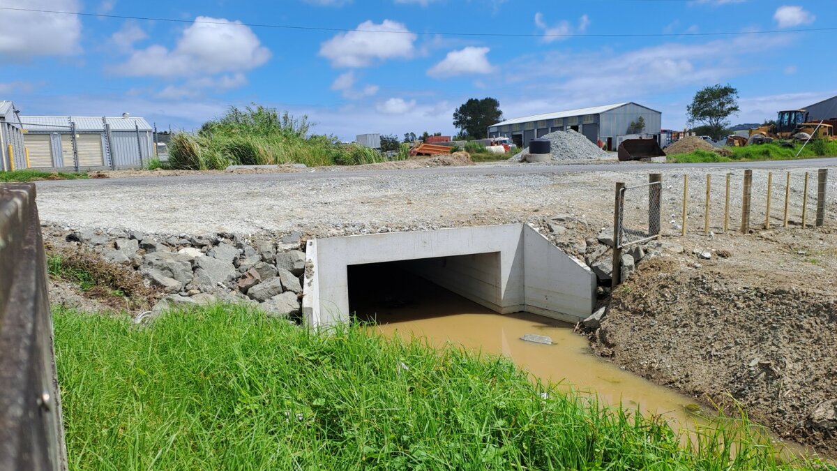 The tale of two floodgates